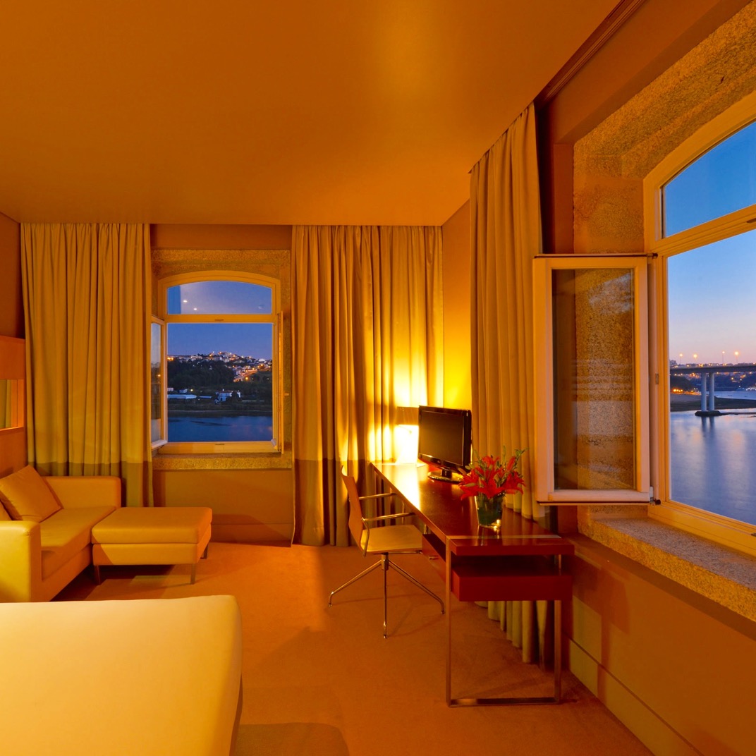 Deluxe Grand View