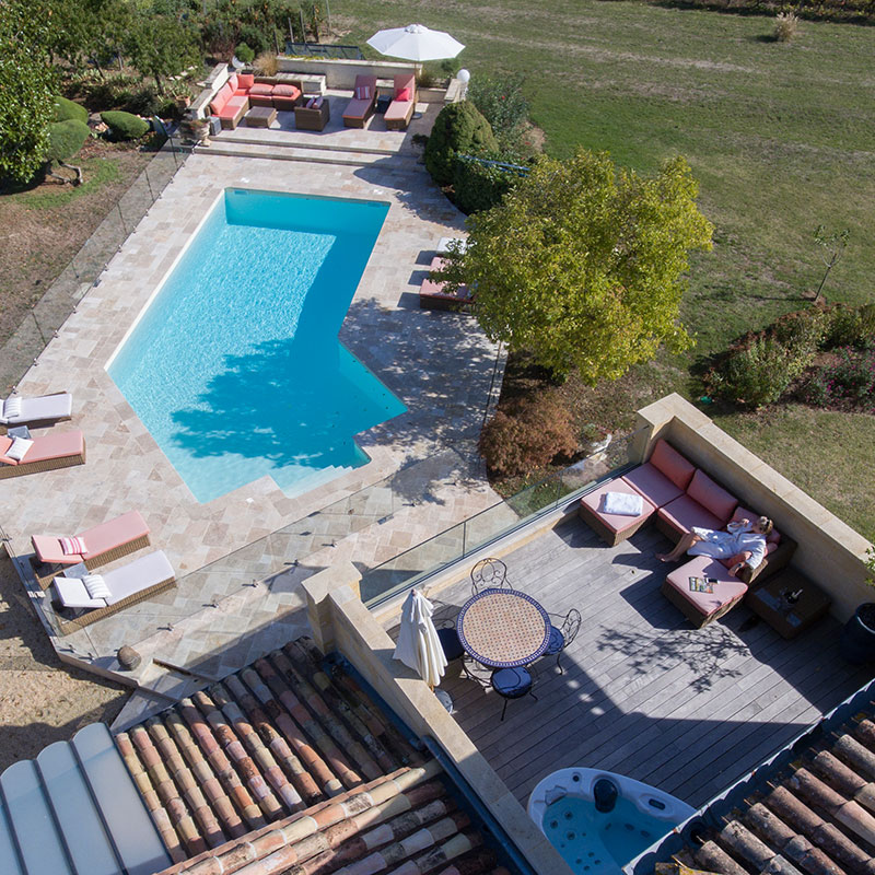 Suite Vendange terrace and jacuzzi