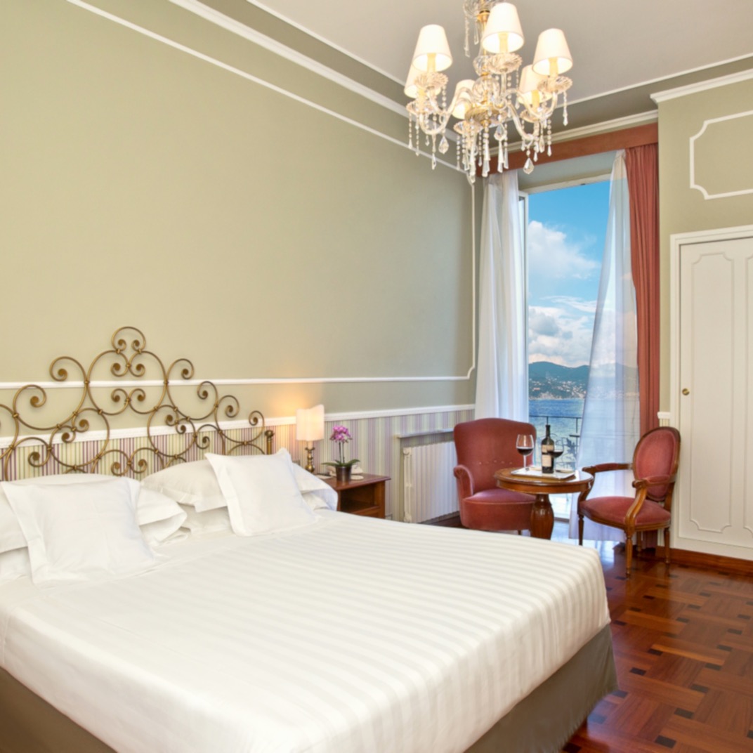 Deluxe Queen room-Sea view with balcony