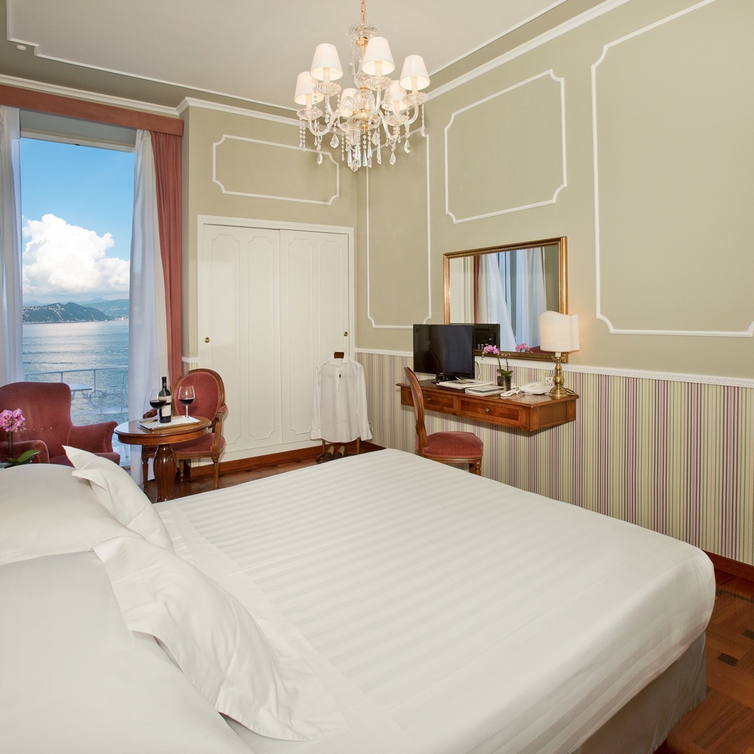 Deluxe Queen room-Sea view with balcony