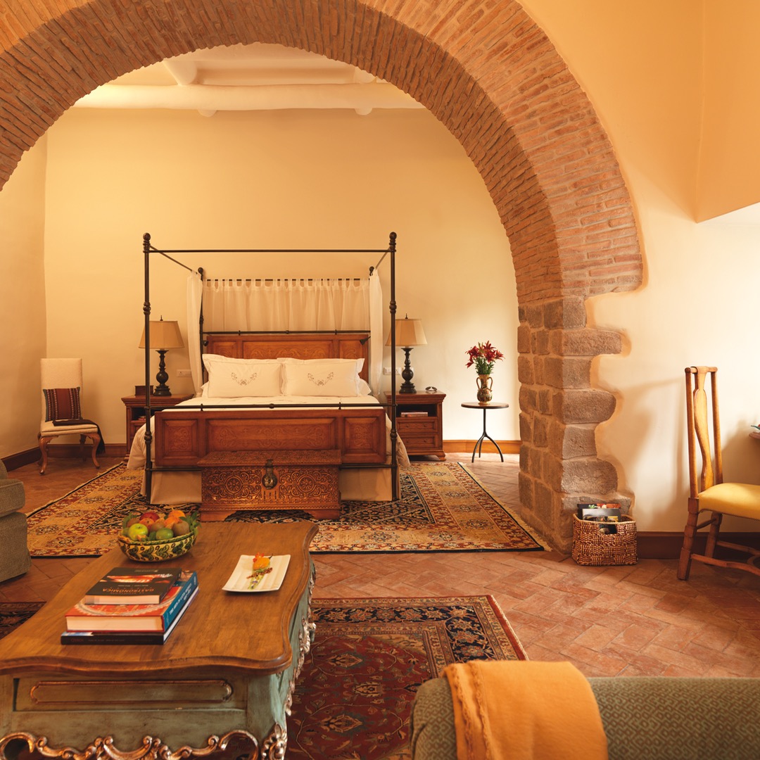 Colonial Arch Suite