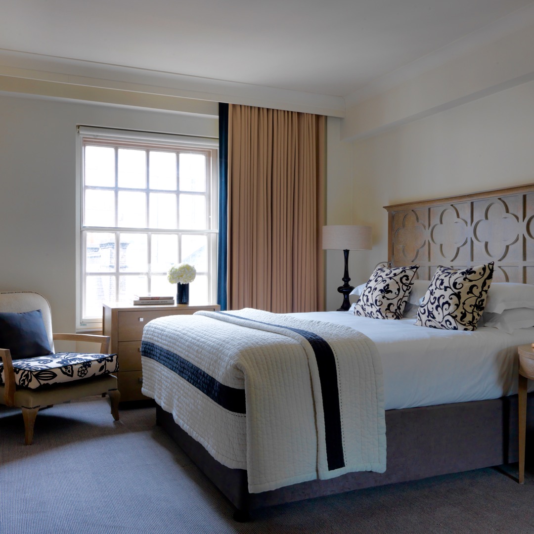 Classic Room - 1 Queen Bed 