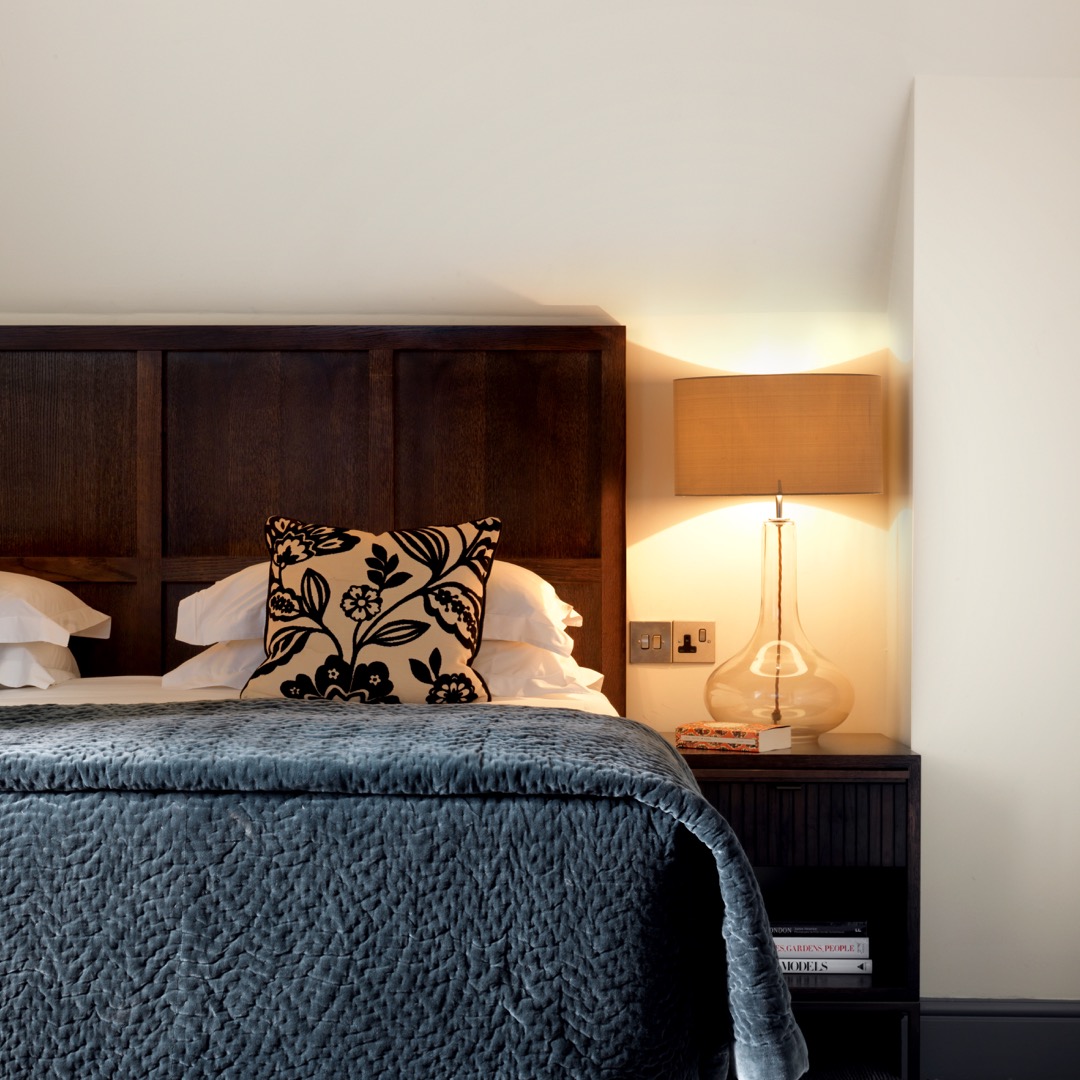 Deluxe Room - 1 Queen Bed
