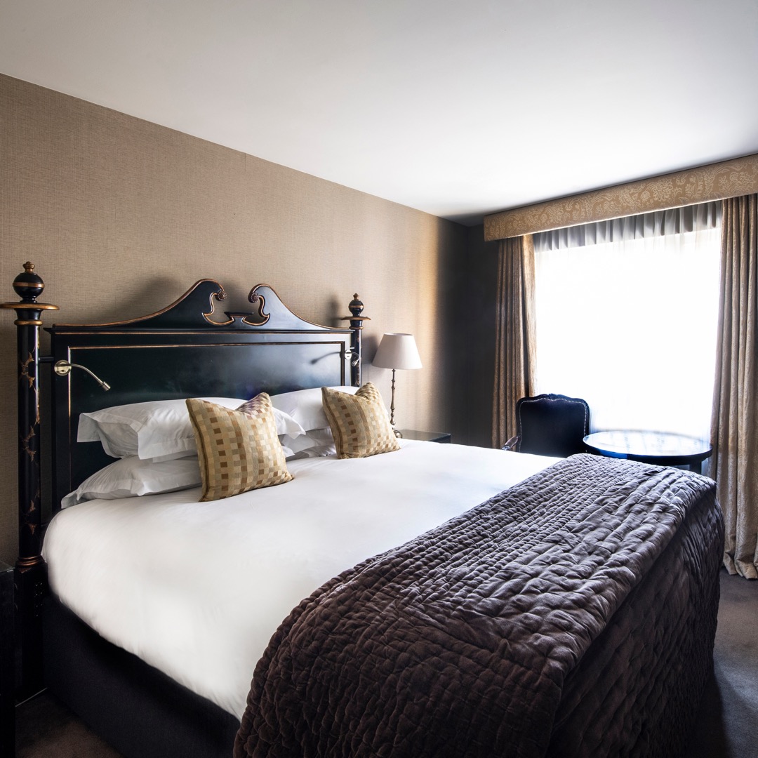 Classic Room - 1 Queen Bed 