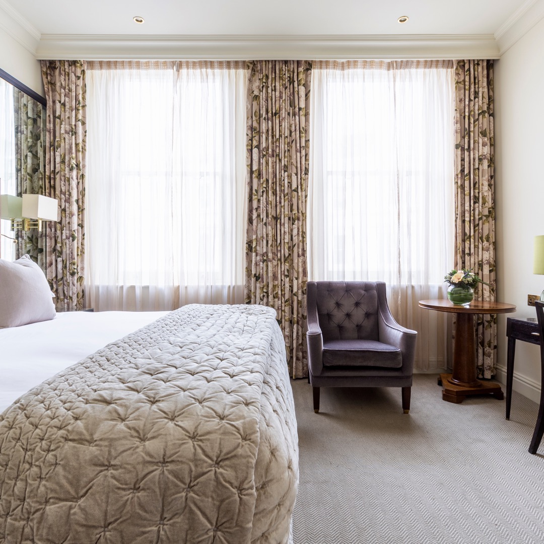 Classic Room - 1 Queen Bed 