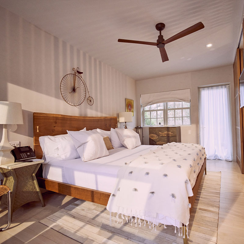 Bay King Room