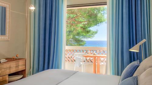 Double room with sea view, free access to the spa and private beach