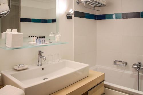 Double room with sea view, free access to the spa and private beach