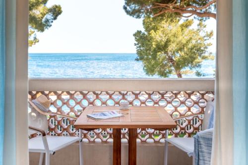 Double room with sea view, free access to the spa and private beach