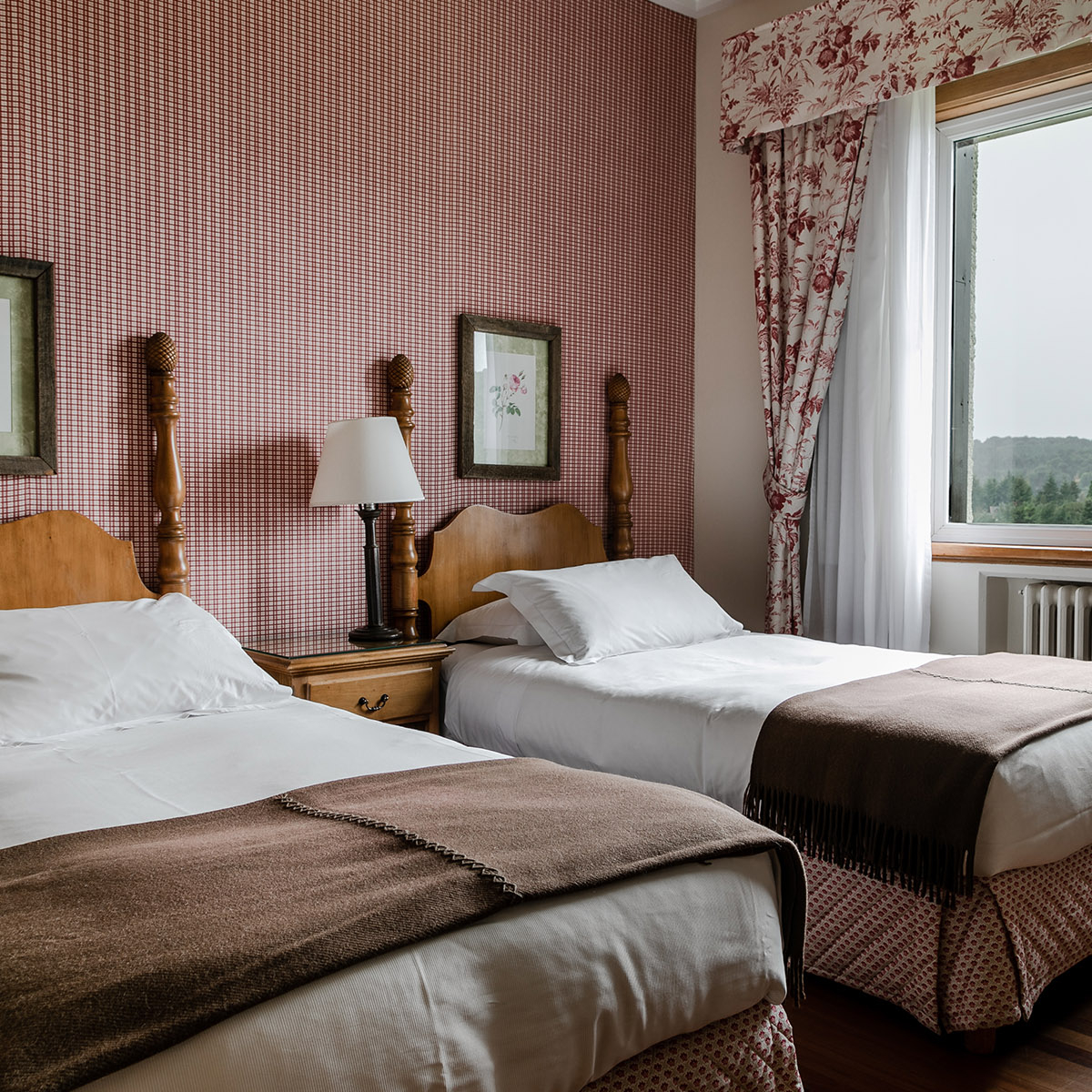 Lake Twin Room in Bustillo Building