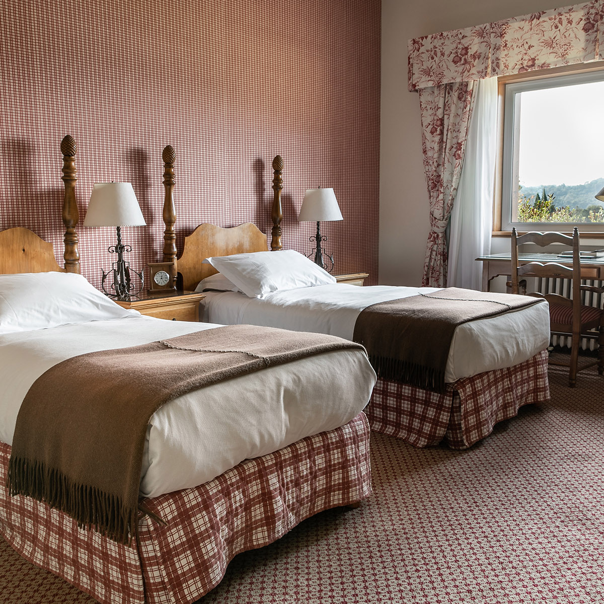 Standard Twin Room in Bustillo Building