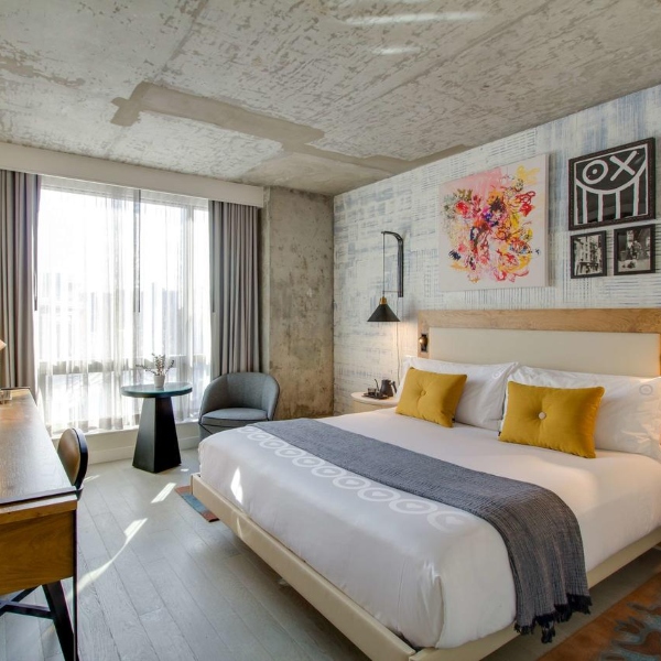 1 King Bed