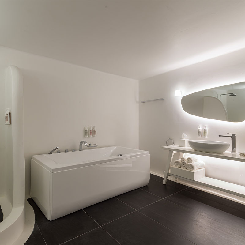 Chromata Infinity Pool Suite 