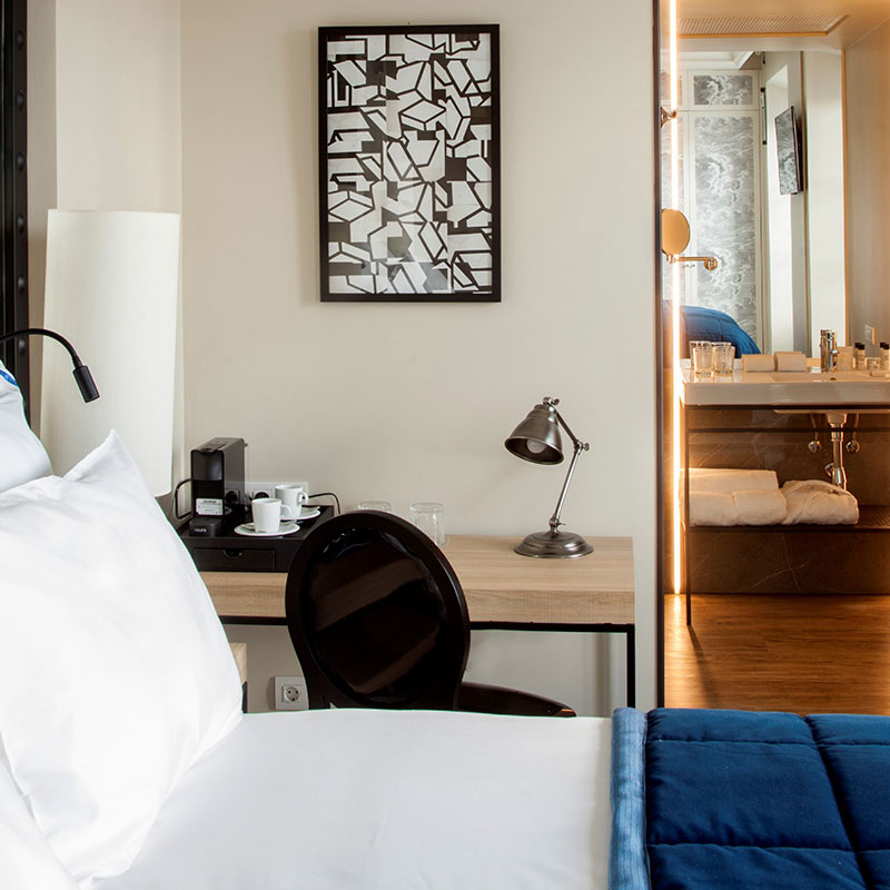 Deluxe Plaza Mayor Room