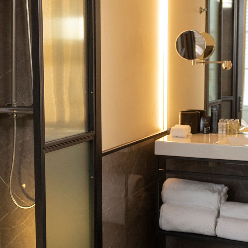 Deluxe Plaza Mayor Room