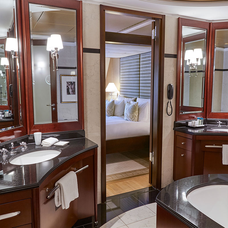 Brandenburg Gate Deluxe  Suite