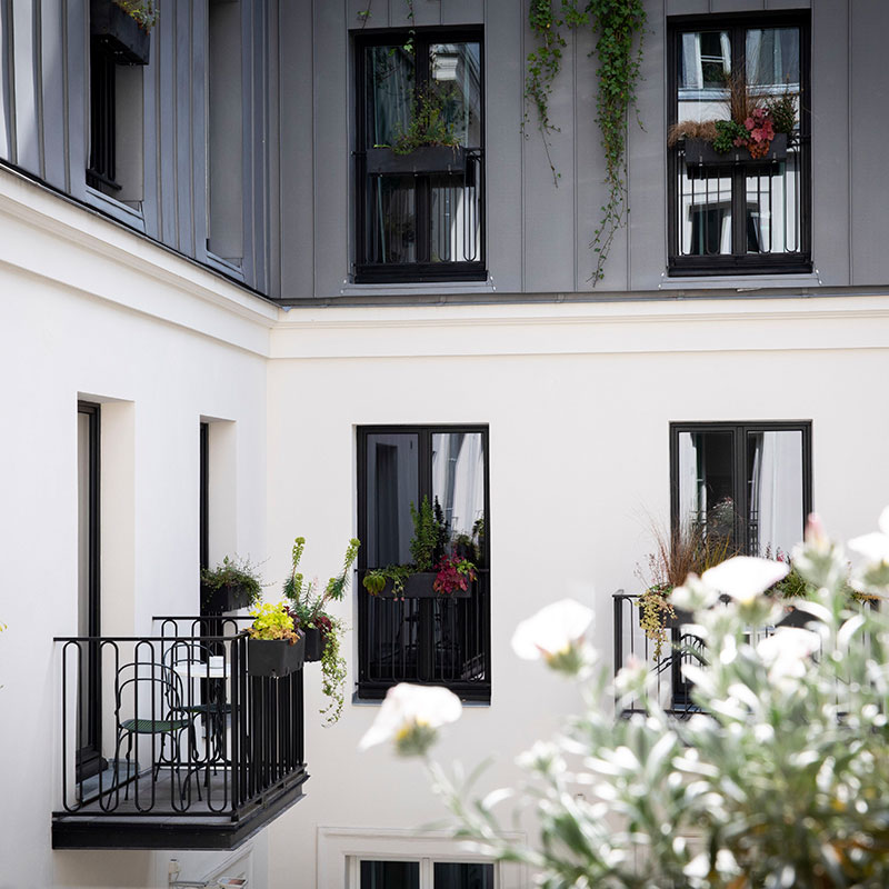 Petit Boulevard with Balcony