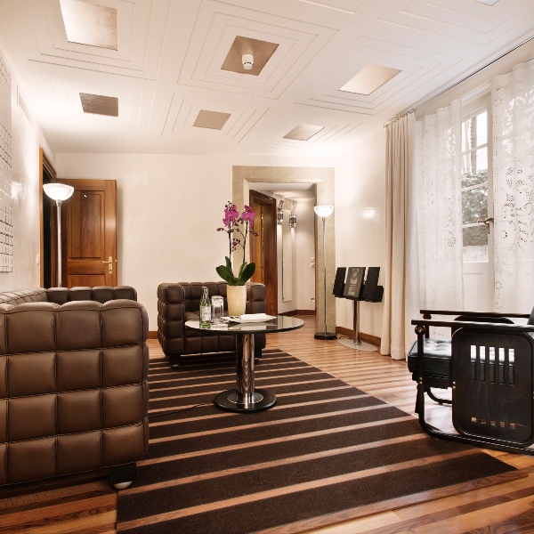 Courtyard Suite with Spa Shower