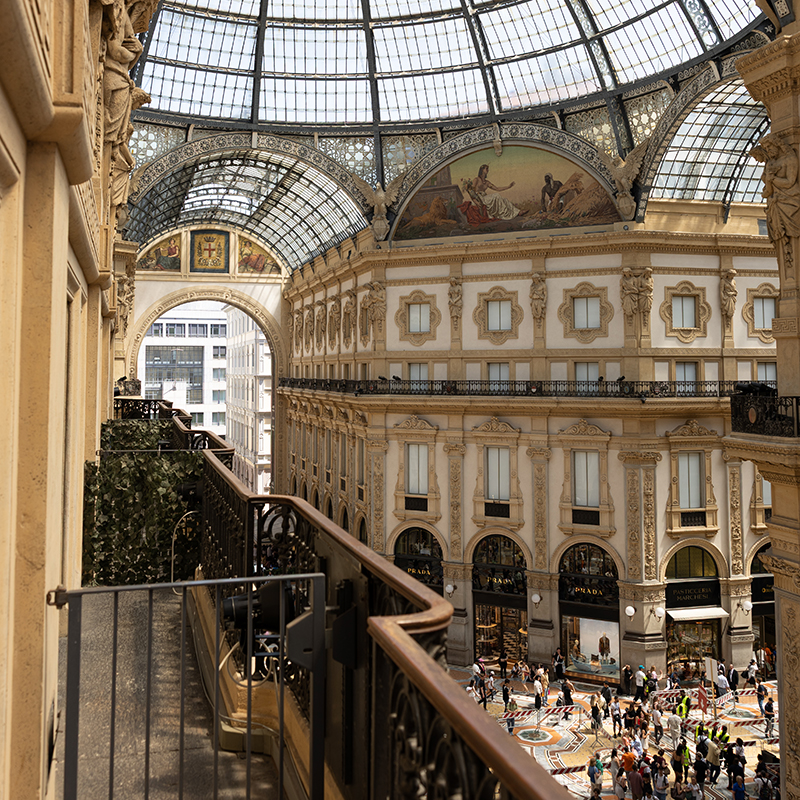 Deluxe Gallery with Balcony