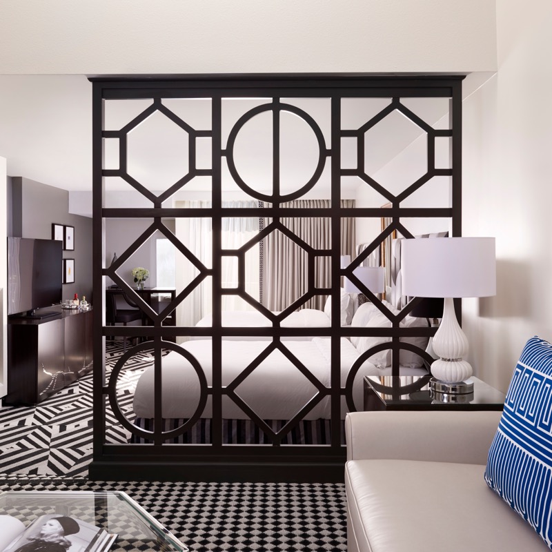 Premier 2 Queens Suite with Balcony