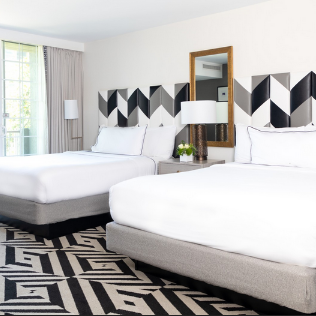 Premier 2 Queens Suite with Balcony