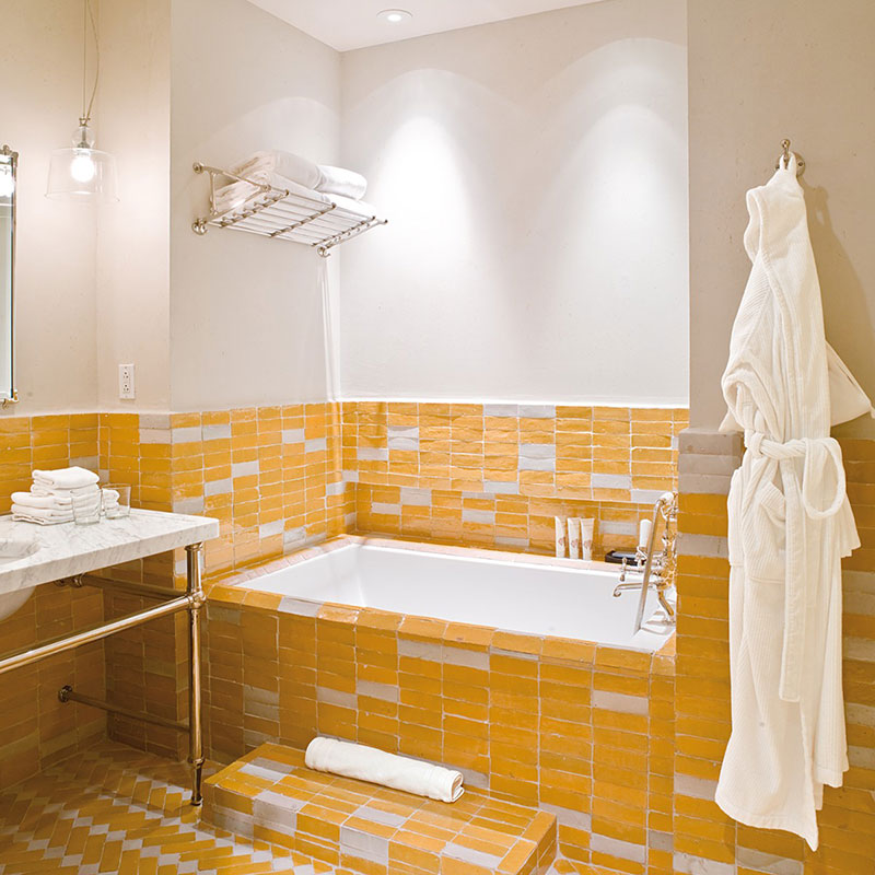 Courtyard King Soaking Tub