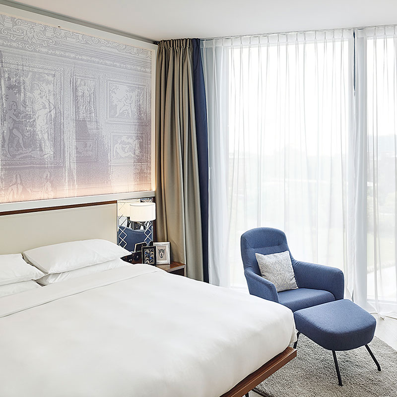 1 King Bed