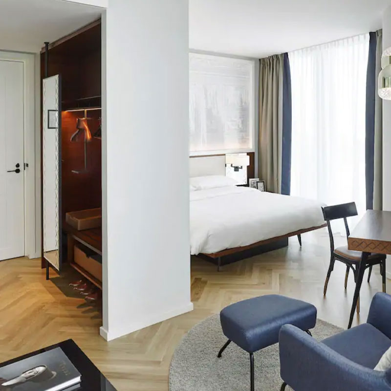 1 King Bed Deluxe