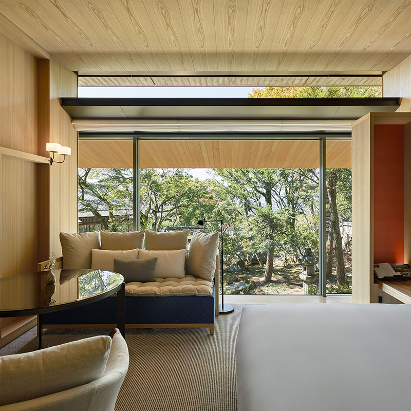 1 King Bed Garden View