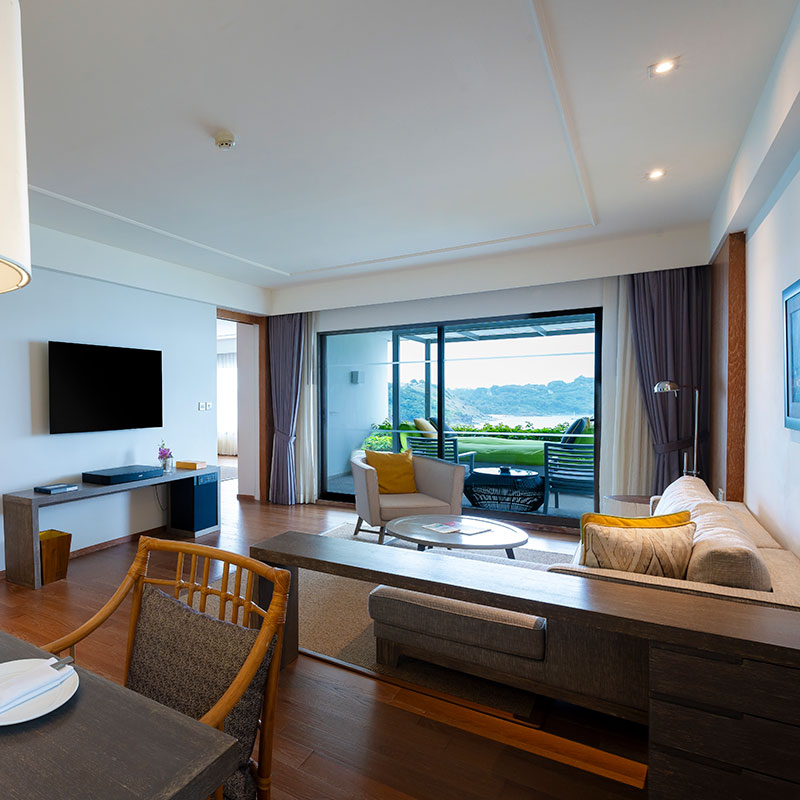 Royal Ocean View Suite