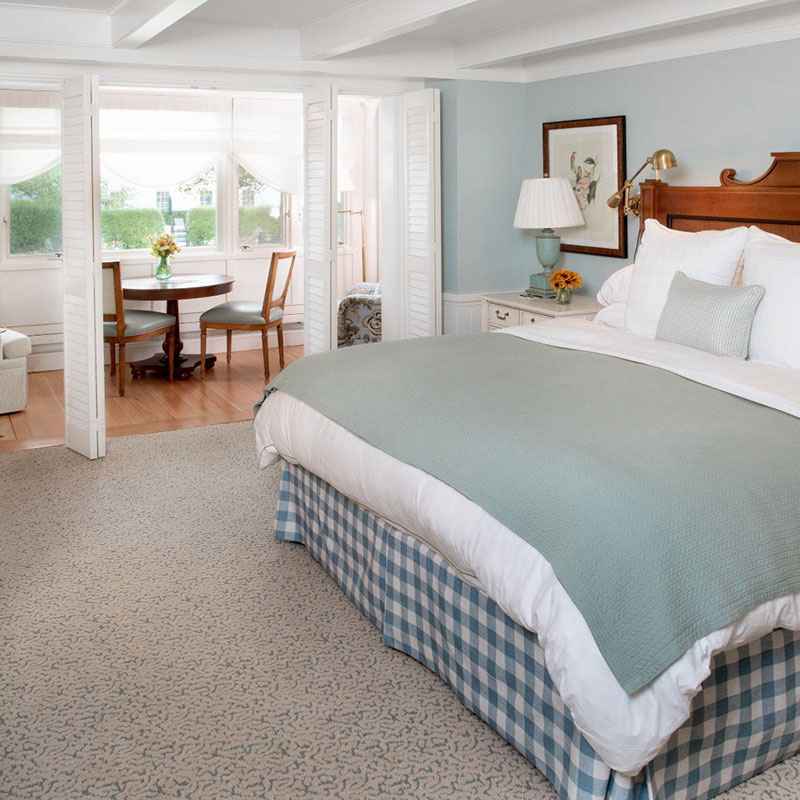 Tavern King w/porch & daybed