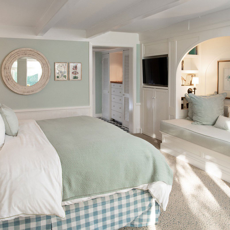 Tavern King w/porch & daybed