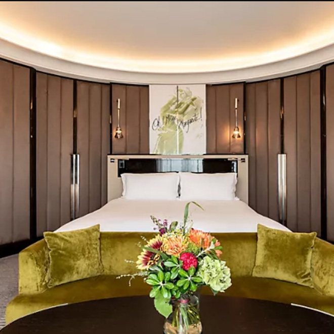Superior Room - 1 Queen Bed