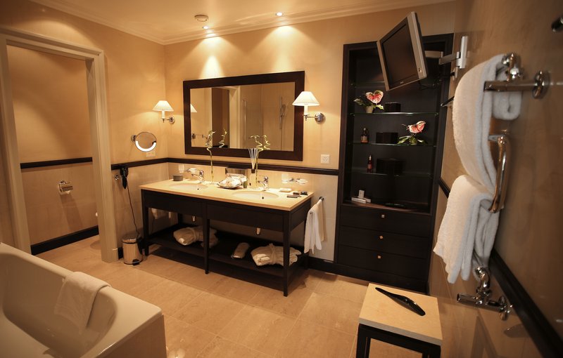 Deluxe Suite Lake View