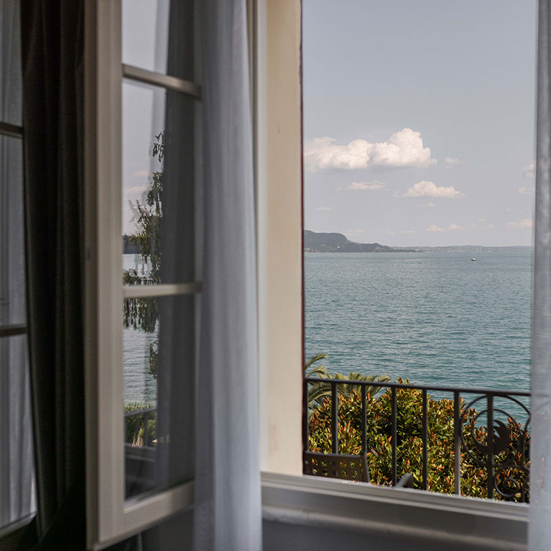 Deluxe Room Lake View 