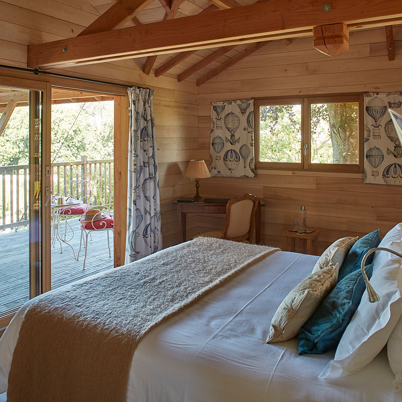 Deluxe Tree House