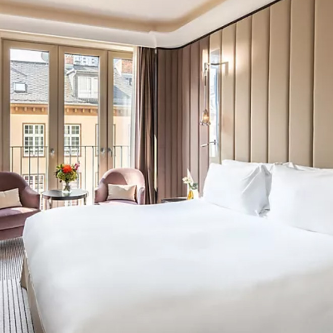 Classic Room - 1 Queen Bed 