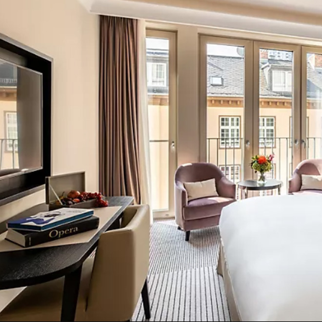 Classic Room - 1 Queen Bed 