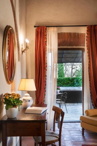 Jacuzzi Garden Suite