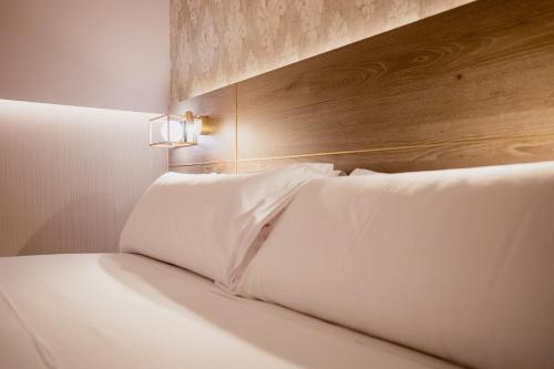 Deluxe Room (2 Adults + 1 Child)