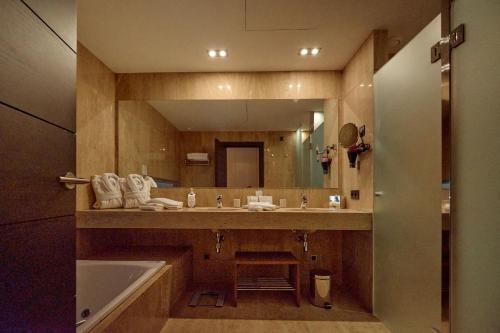 Park Suite (2 Adults + 1 Child)