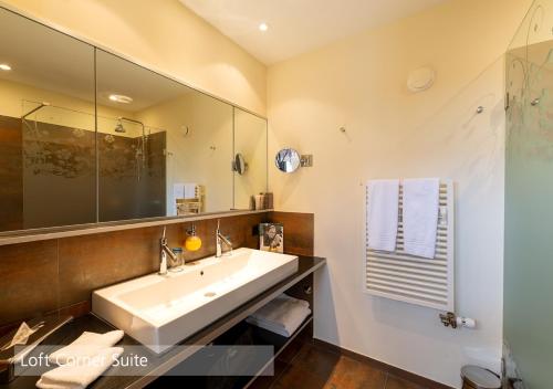 Loft Corner Suite