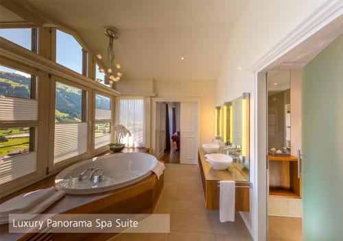 Luxury Panorama Spa Suite 