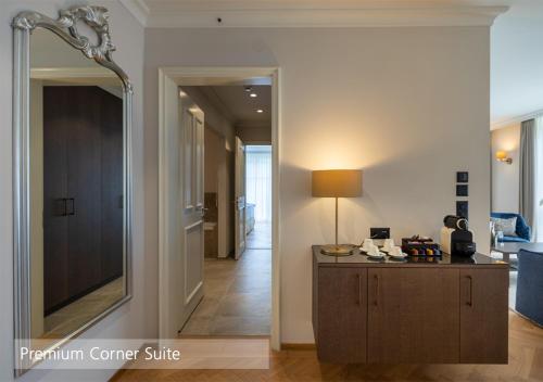  Premium Corner Suite