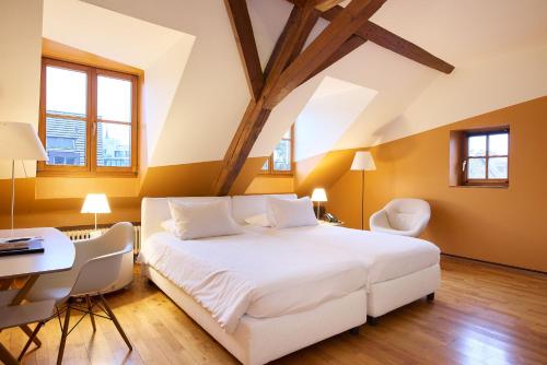 Art Double Room