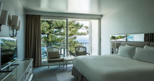 Superior Room with 1 King Bed