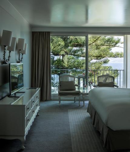 Superior Room with 1 King Bed