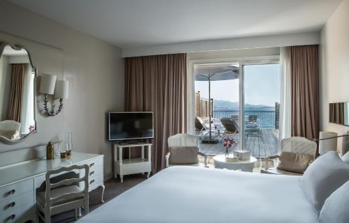 Luxury Room with Terrace & Sea View