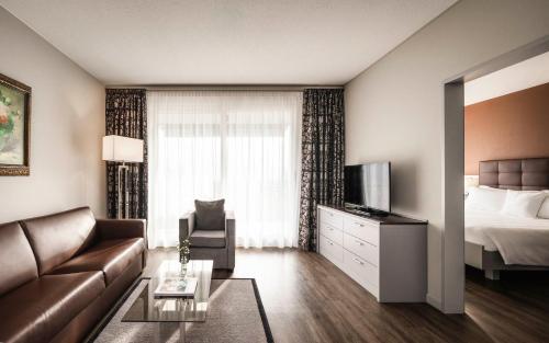 Suite with Balcony and Lake View