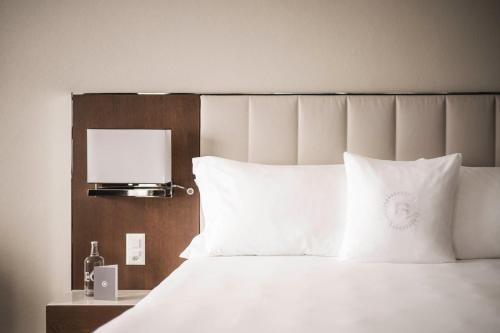 Superior Chic Double or Twin Room with Balcony and Lake View
